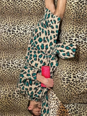 Leopard aquamarine-spotted coat